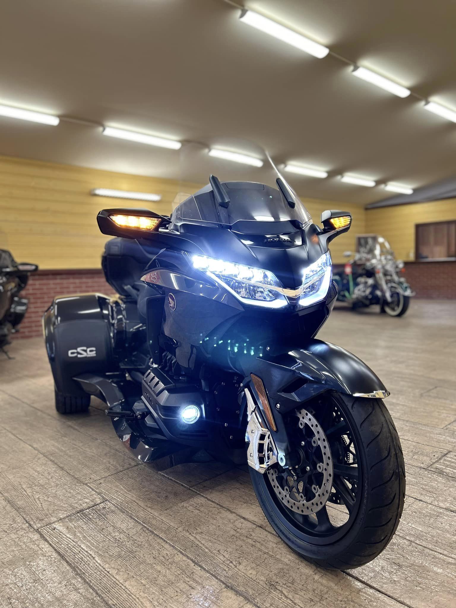 Honda Goldwing 1800 2021 AUTOMATIC DCT - BLACK METALLIC- CSC TRIKE NEW - Image 3