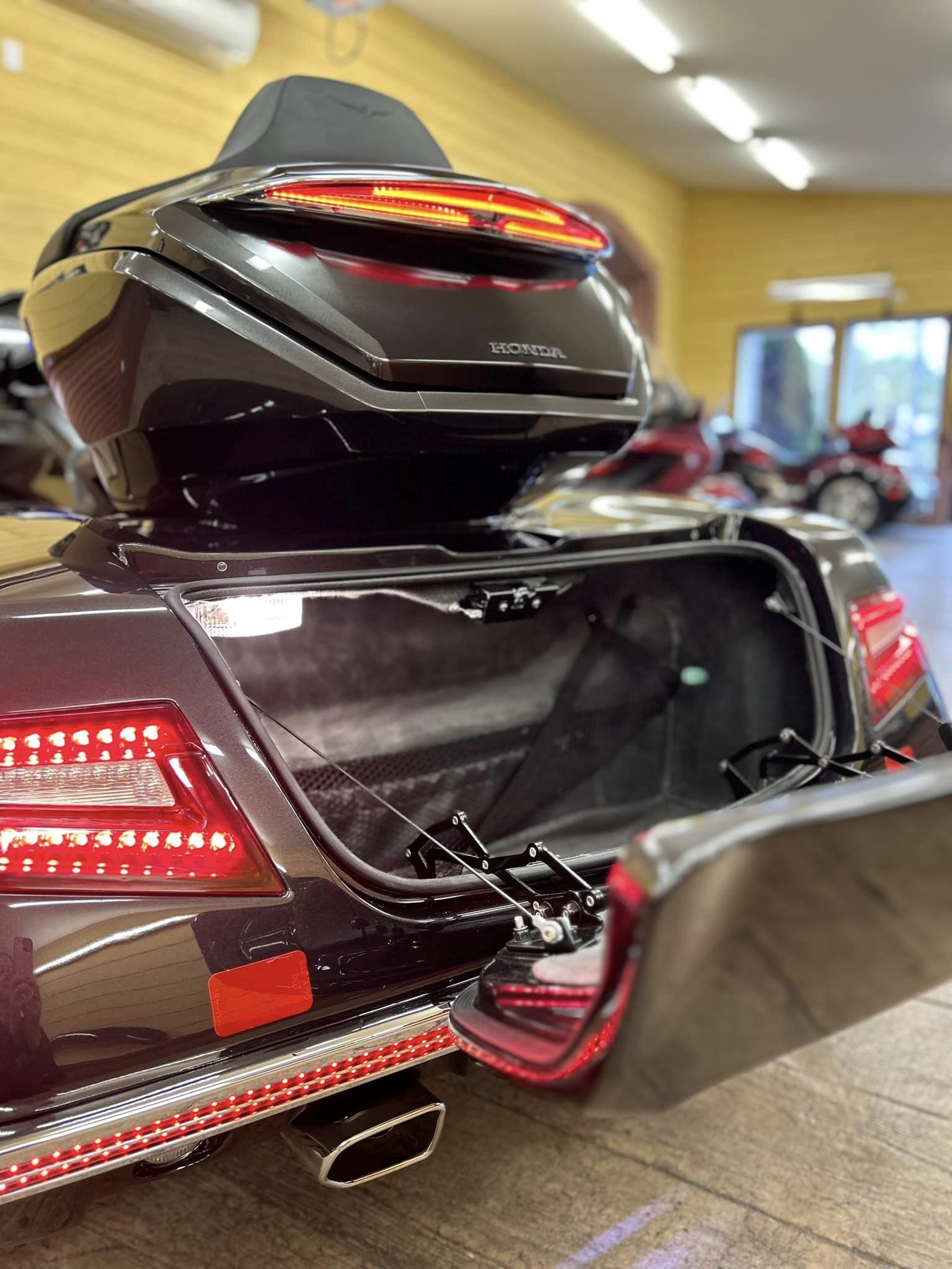 Honda Goldwing 1800 2021 AUTOMATIC DCT - BLACK METALLIC- CSC TRIKE NEW - Image 6