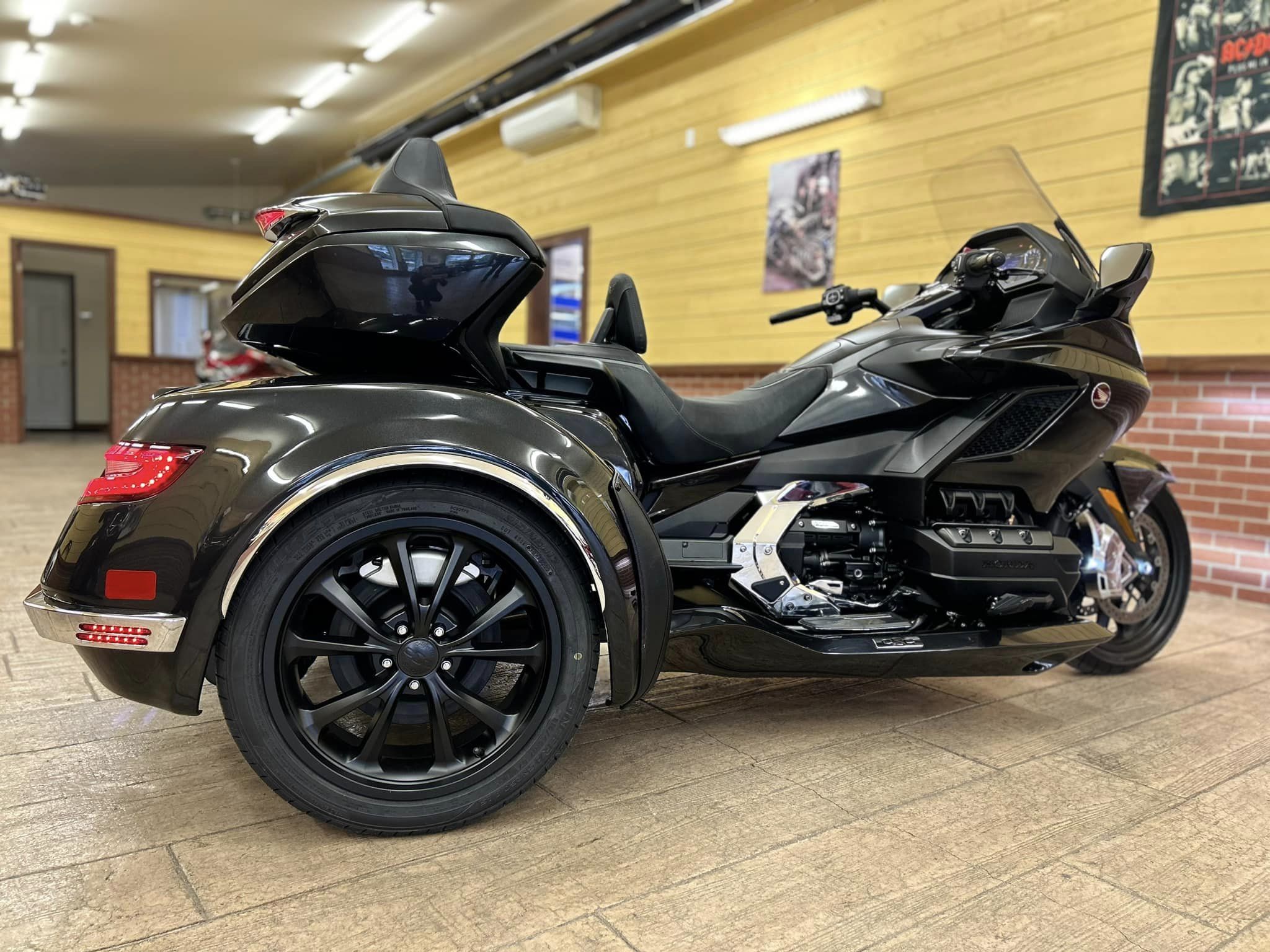 Honda Goldwing 1800 2021 AUTOMATIC DCT - BLACK METALLIC- CSC TRIKE NEW - Image 4