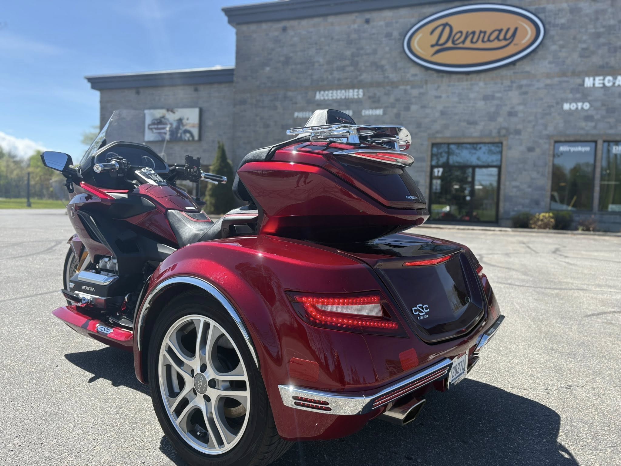 Trois-Roues Honda Goldwing 1800 2023 AUTOMATIQUE DCT - Conversion CSC 2024- Rouge 2 tons – Image 4