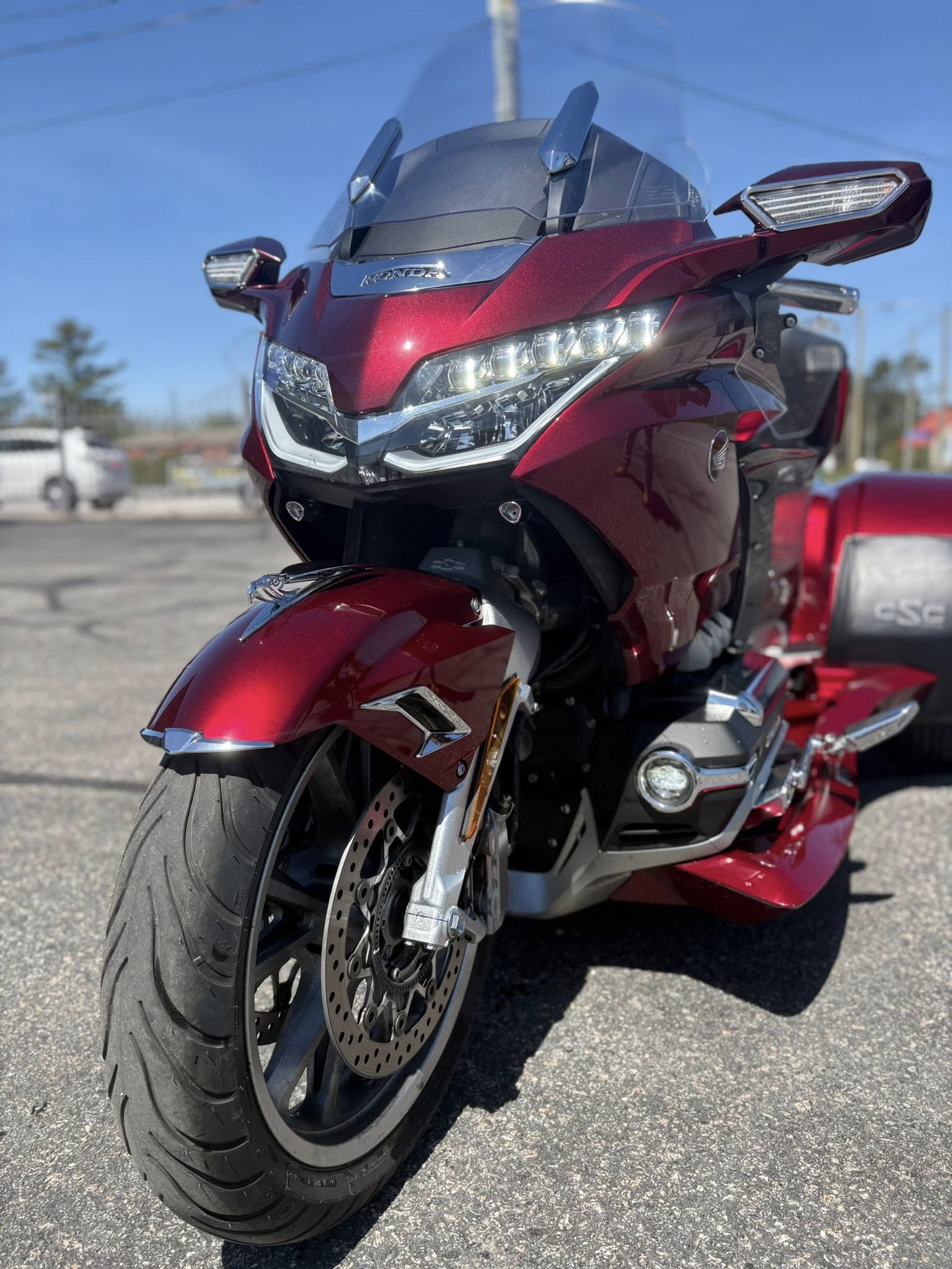 Trois-Roues Honda Goldwing 1800 2023 AUTOMATIQUE DCT - Conversion CSC 2024- Rouge 2 tons – Image 5