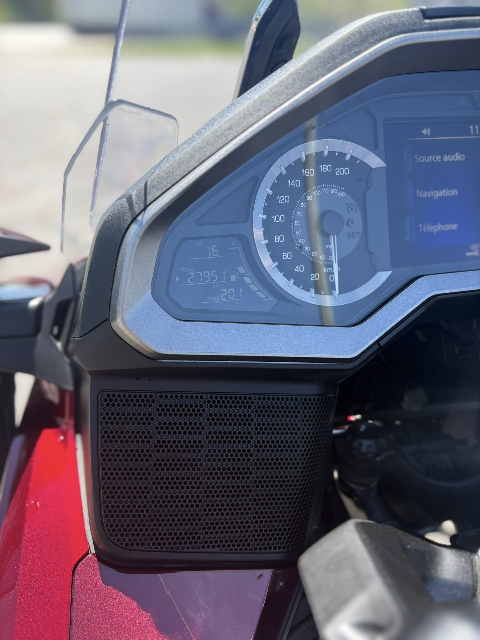 Trois-Roues Honda Goldwing 1800 2023 AUTOMATIQUE DCT - Conversion CSC 2024- Rouge 2 tons – Image 10
