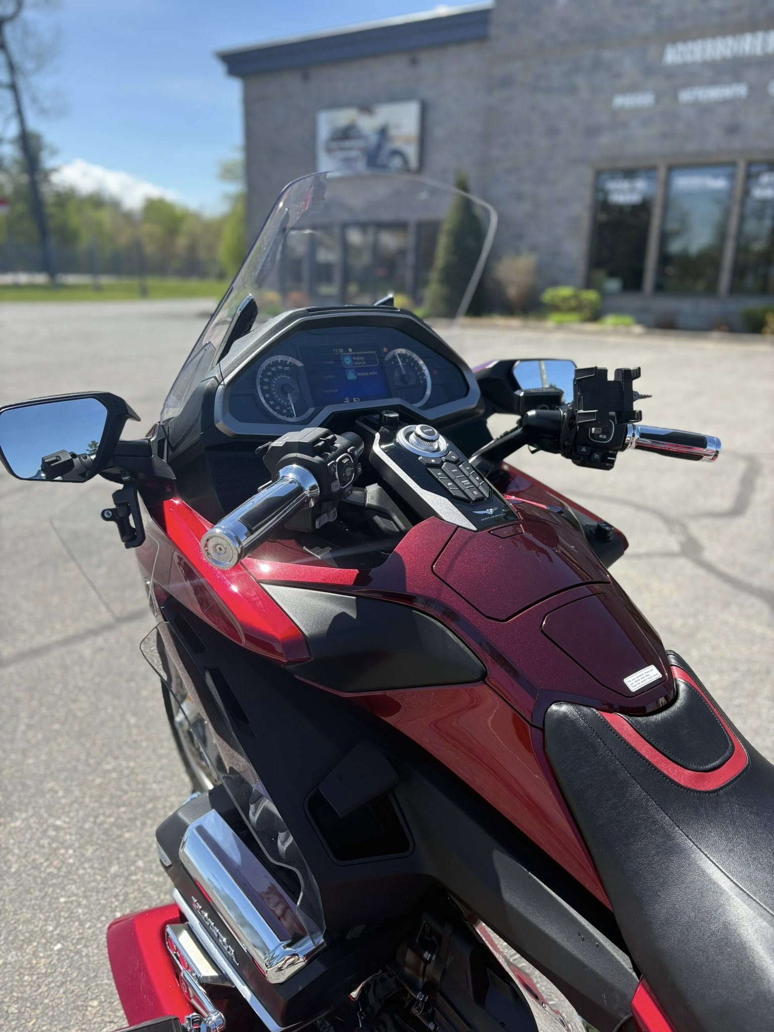 Trois-Roues Honda Goldwing 1800 2023 AUTOMATIQUE DCT - Conversion CSC 2024- Rouge 2 tons – Image 11