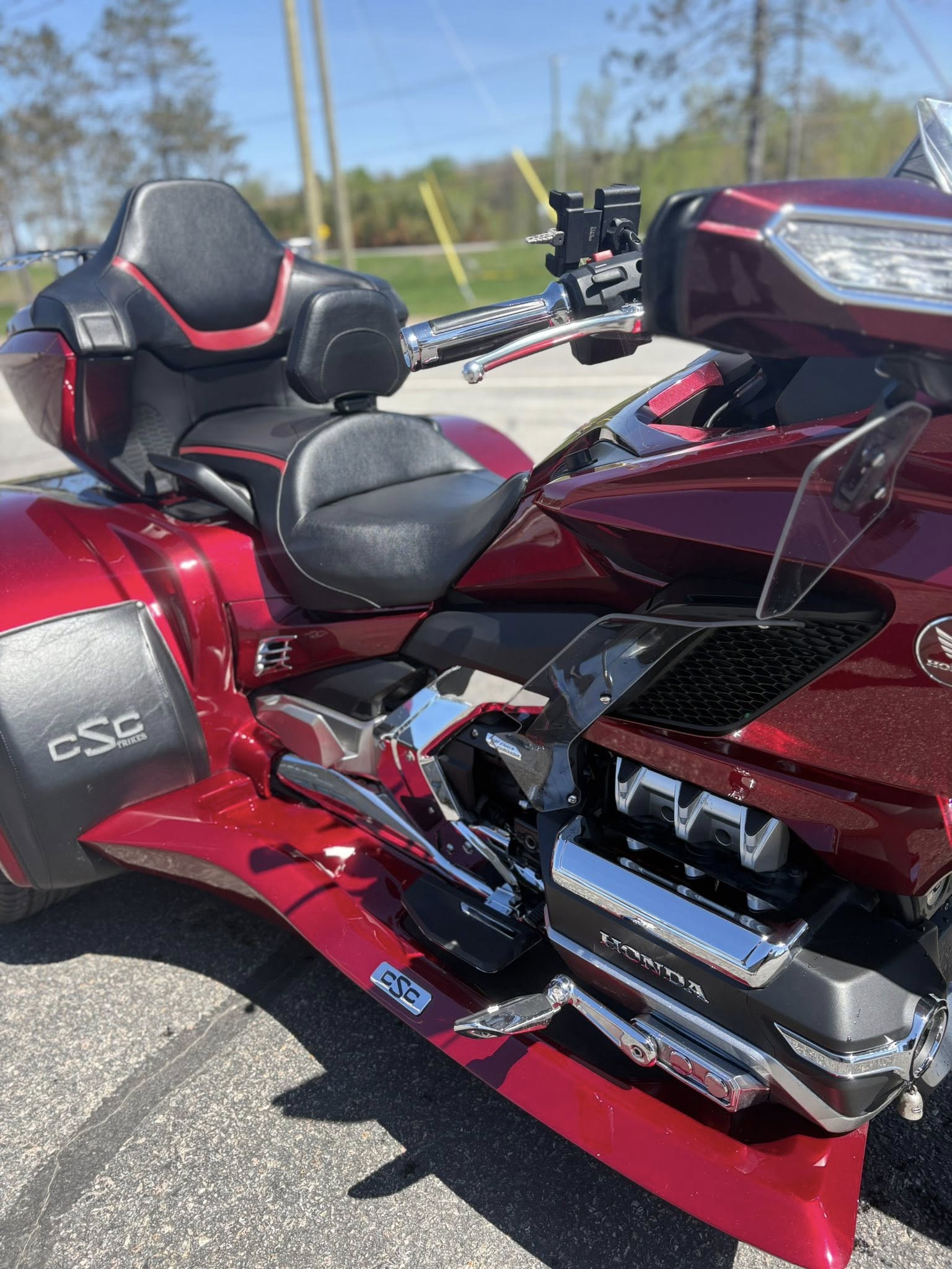 Trois-Roues Honda Goldwing 1800 2023 AUTOMATIQUE DCT - Conversion CSC 2024- Rouge 2 tons – Image 12