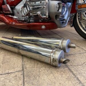 ÉCHAPPEMENTS GAUCHE ET DROIT -CHROMES- USAGÉS – GOLDWING – GL1800 2001@2017