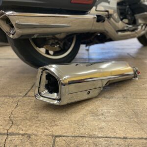 ÉCHAPPEMENT CÔTÉ DROIT -CHROME- USAGÉ – GOLDWING – GL1800 2018 ET +