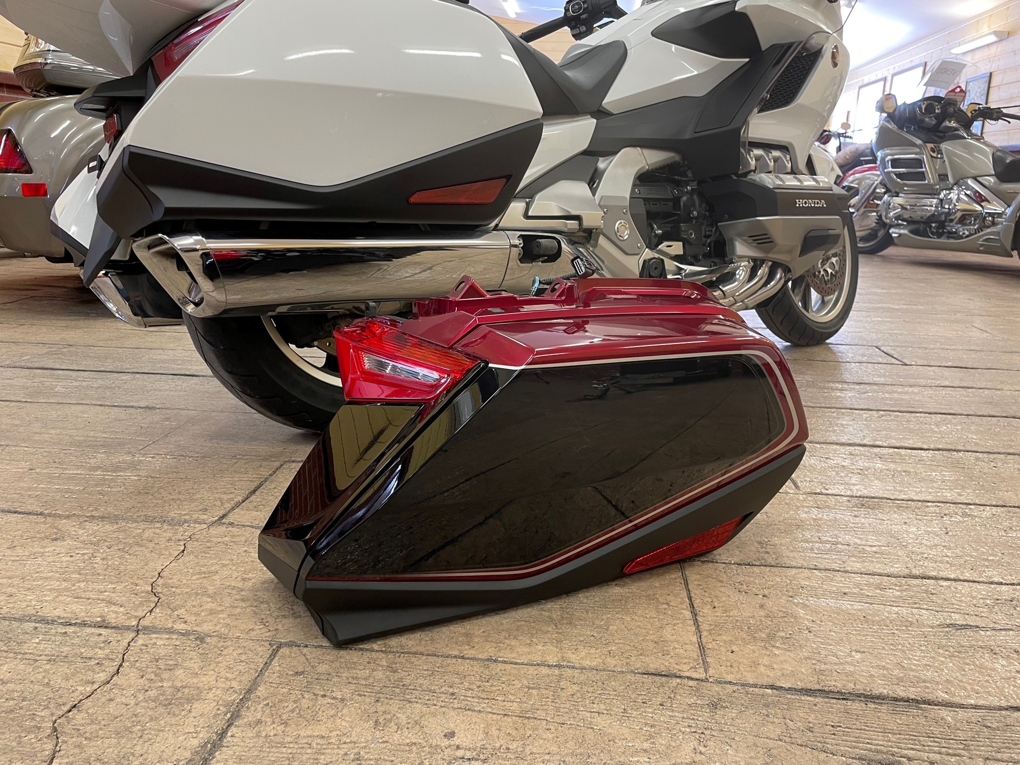 VALISE COMPLÈTE DROITE – GOLDWING 2018 ET + ***Multiple couleurs disponibles